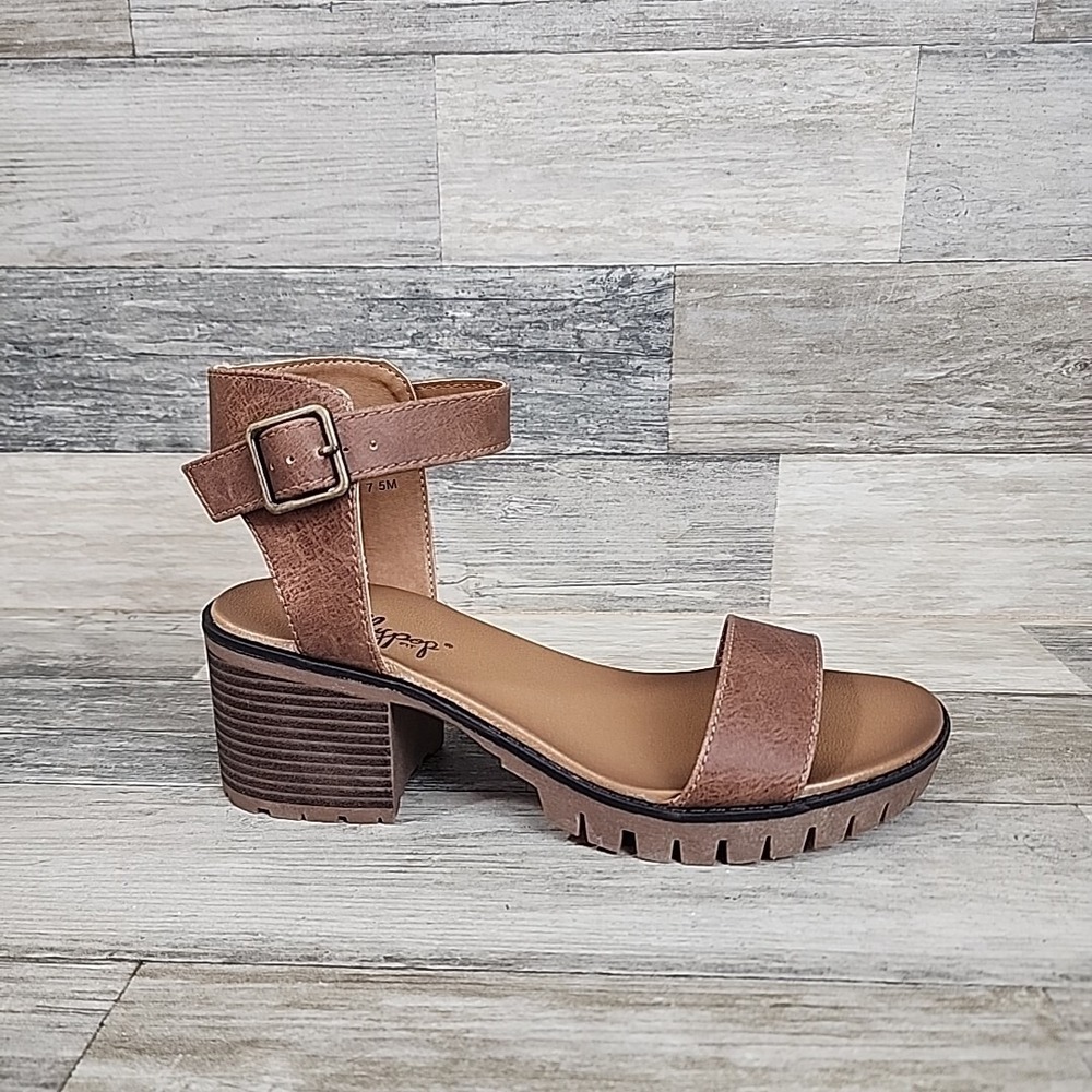 Jellypop Tallulah Sandals Womens Size 7.5 Heeled Ankle Strap NEW NWOB